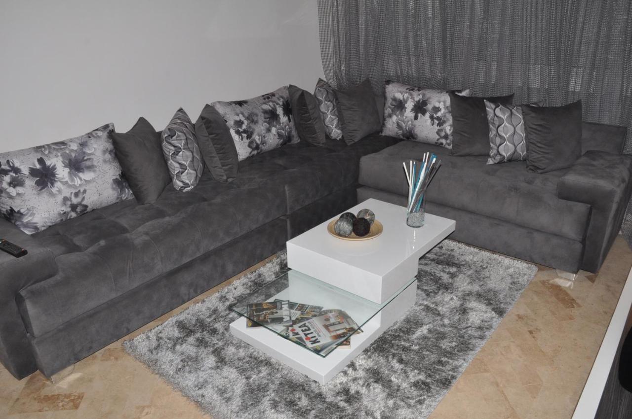 Val Fleuri Apartment With Balcony, Casablanca Esterno foto